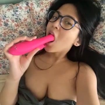 Andiipoops Onlyfans  – Pink Blow Dildo