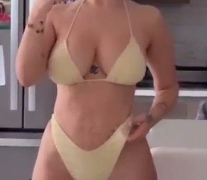 Franncchii Onlyfans  – Sexy Body in Yellow Bikini