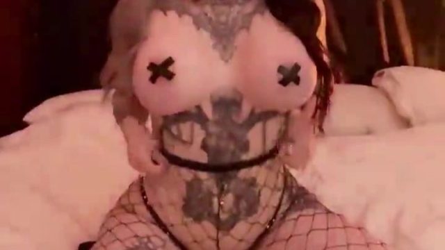 Ravengriim onlyfans  – Tease Big Tits In Bed